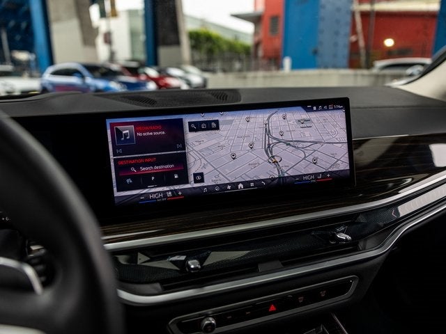 2025 BMW X7 xDrive40i