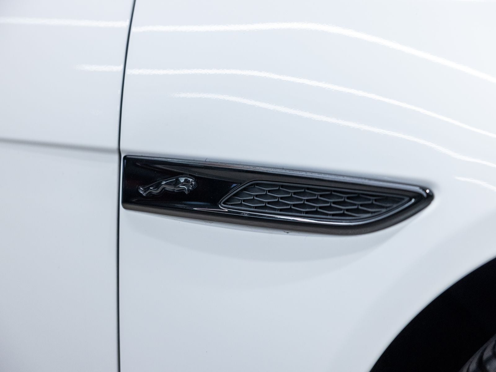 2022 Jaguar XF R-Dynamic SE