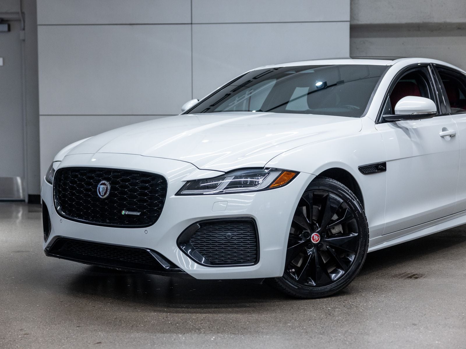 2022 Jaguar XF R-Dynamic SE