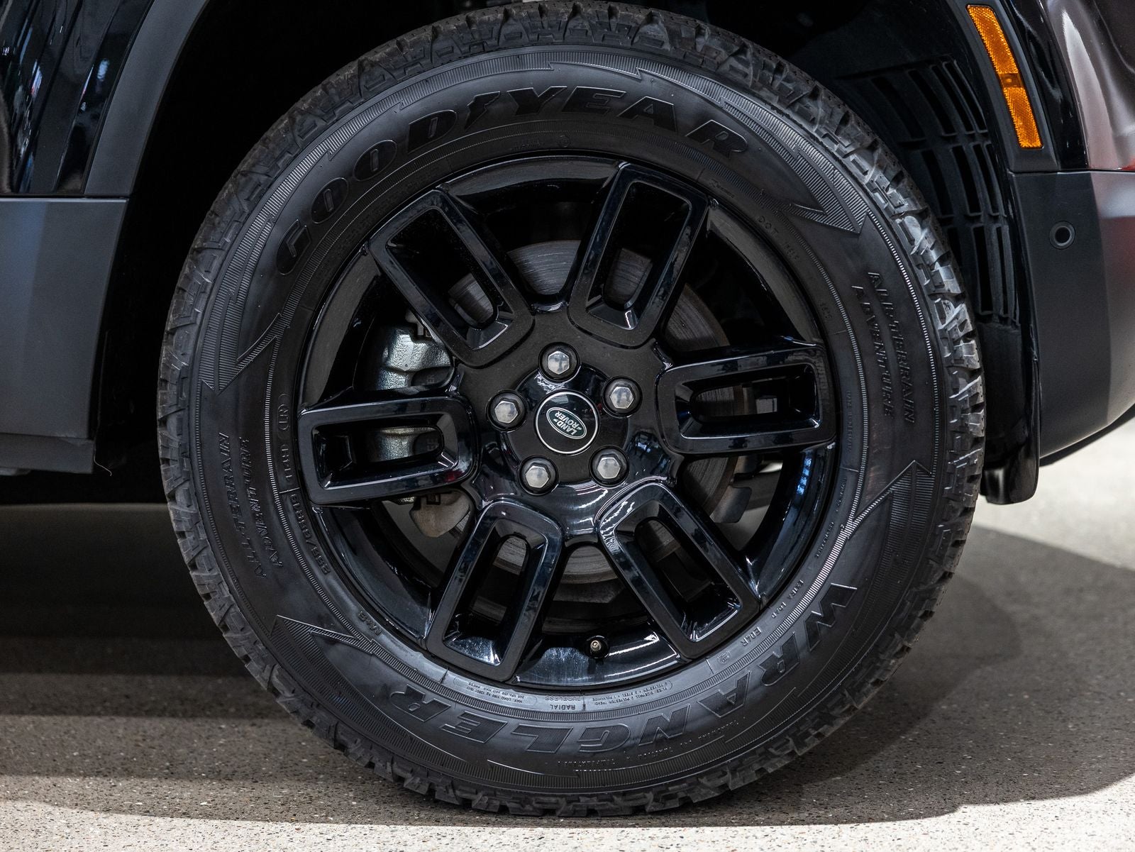 2025 Land Rover Defender 110 S