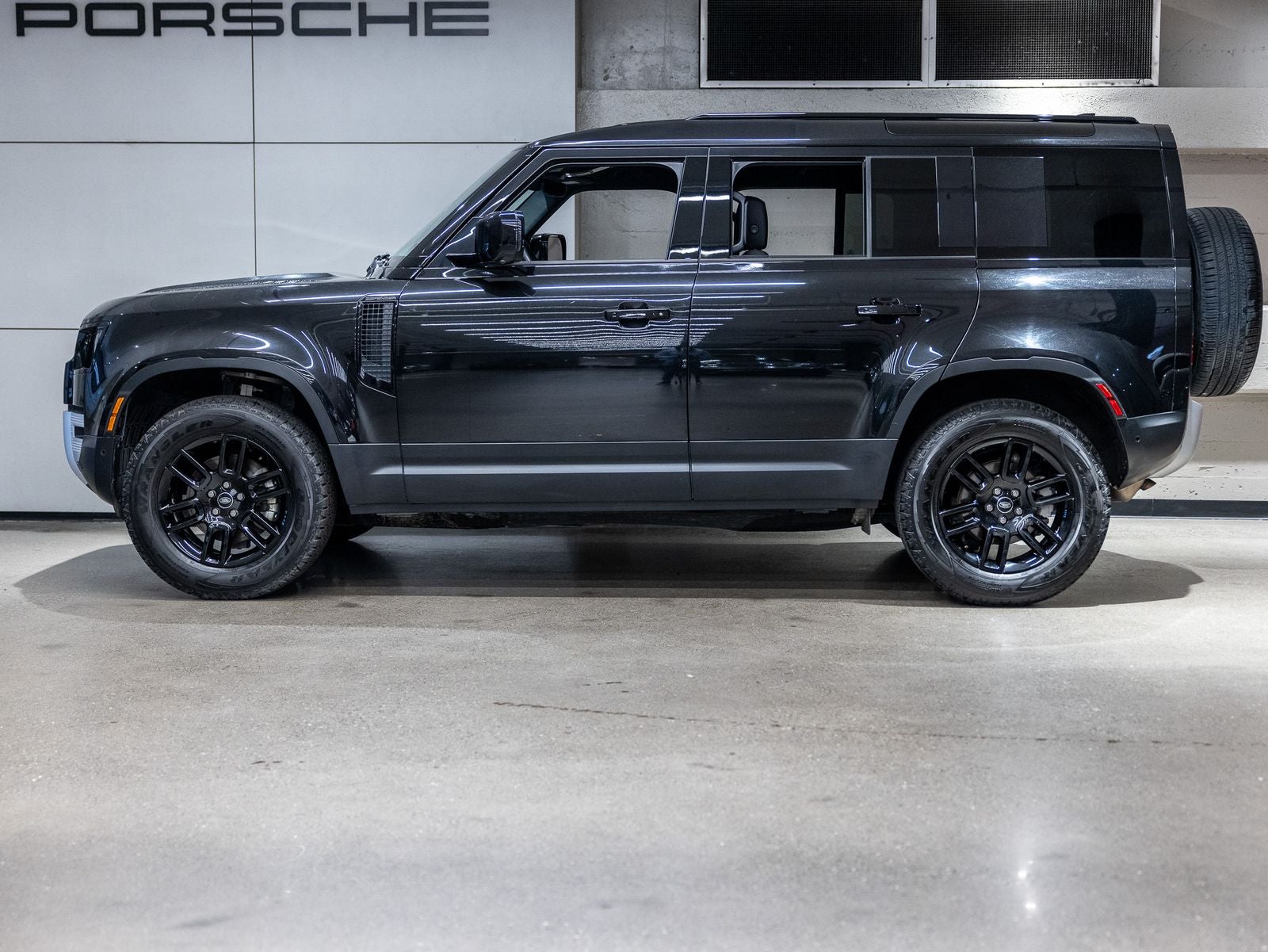 2025 Land Rover Defender 110 S
