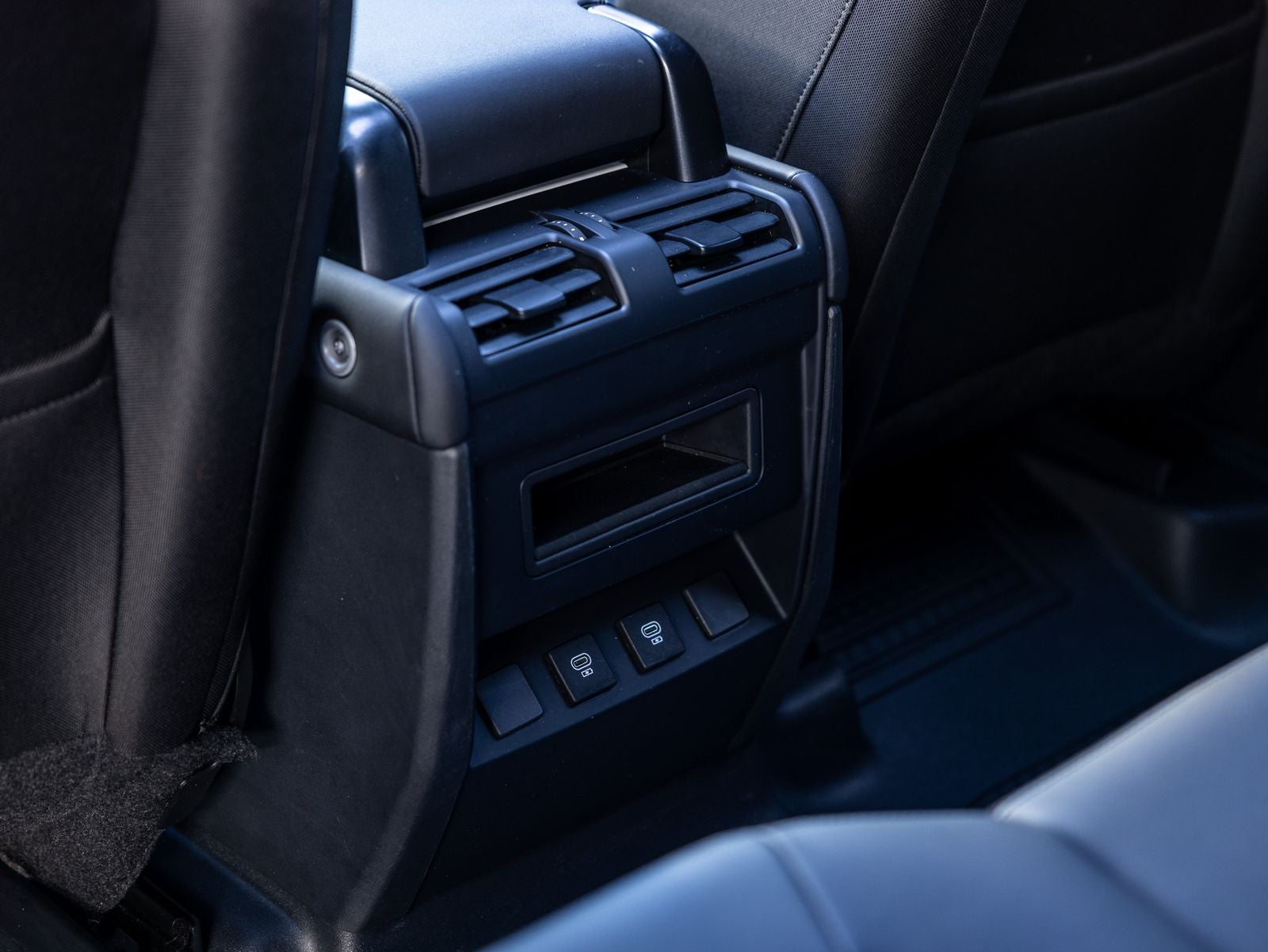 2025 Land Rover Defender 110 S