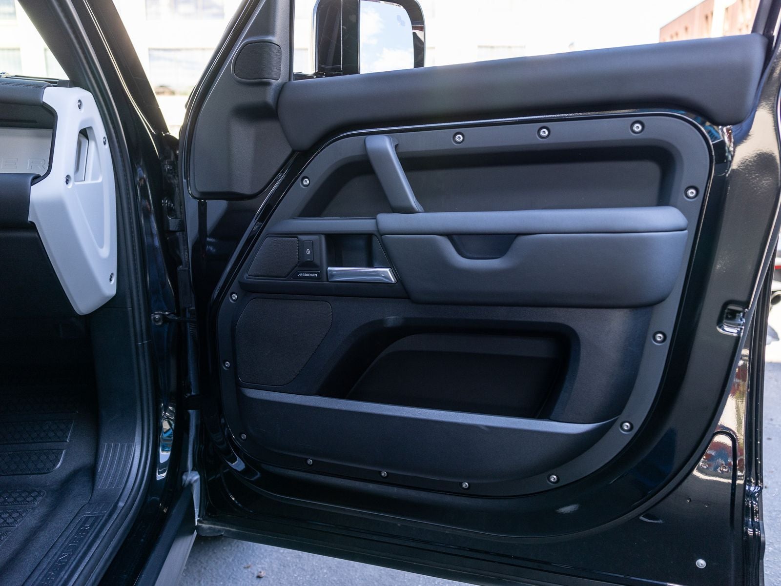 2025 Land Rover Defender 110 S