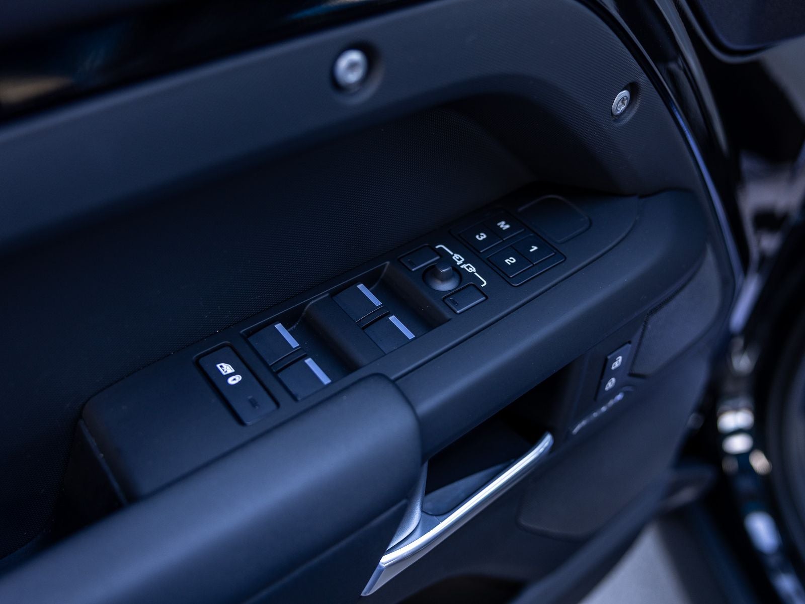 2025 Land Rover Defender 110 S