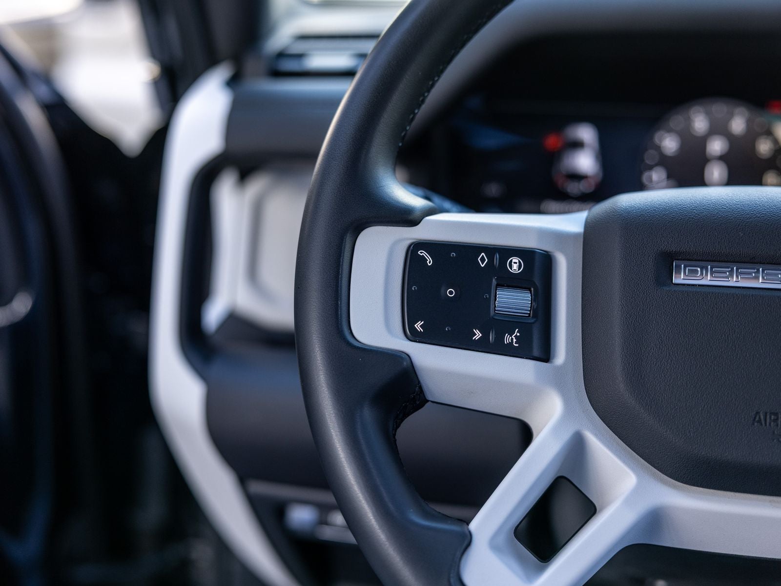 2025 Land Rover Defender 110 S