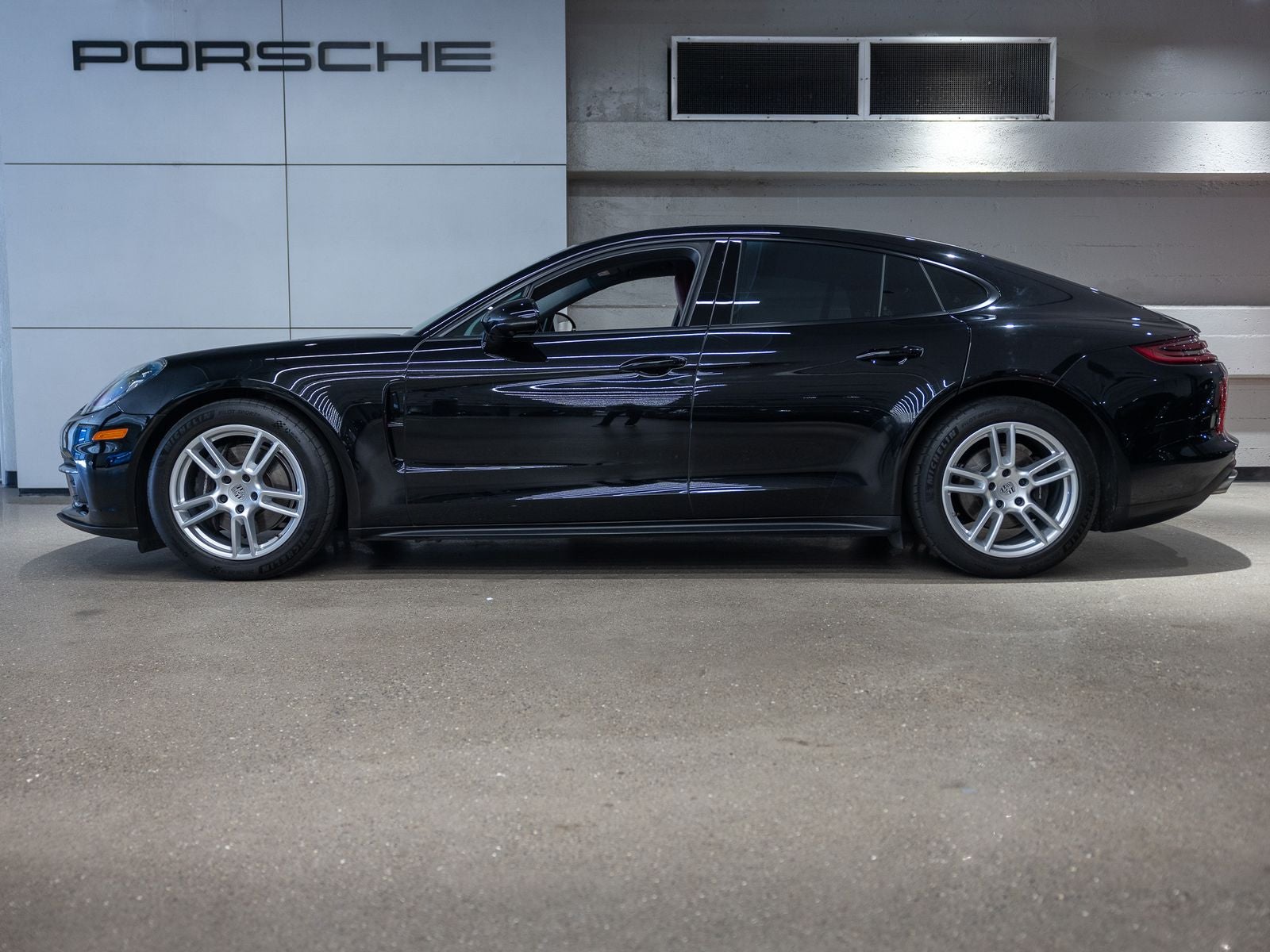 2020 Porsche Panamera Panamera