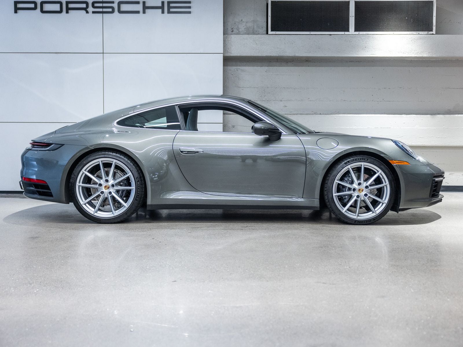 2024 Porsche 911 Carrera