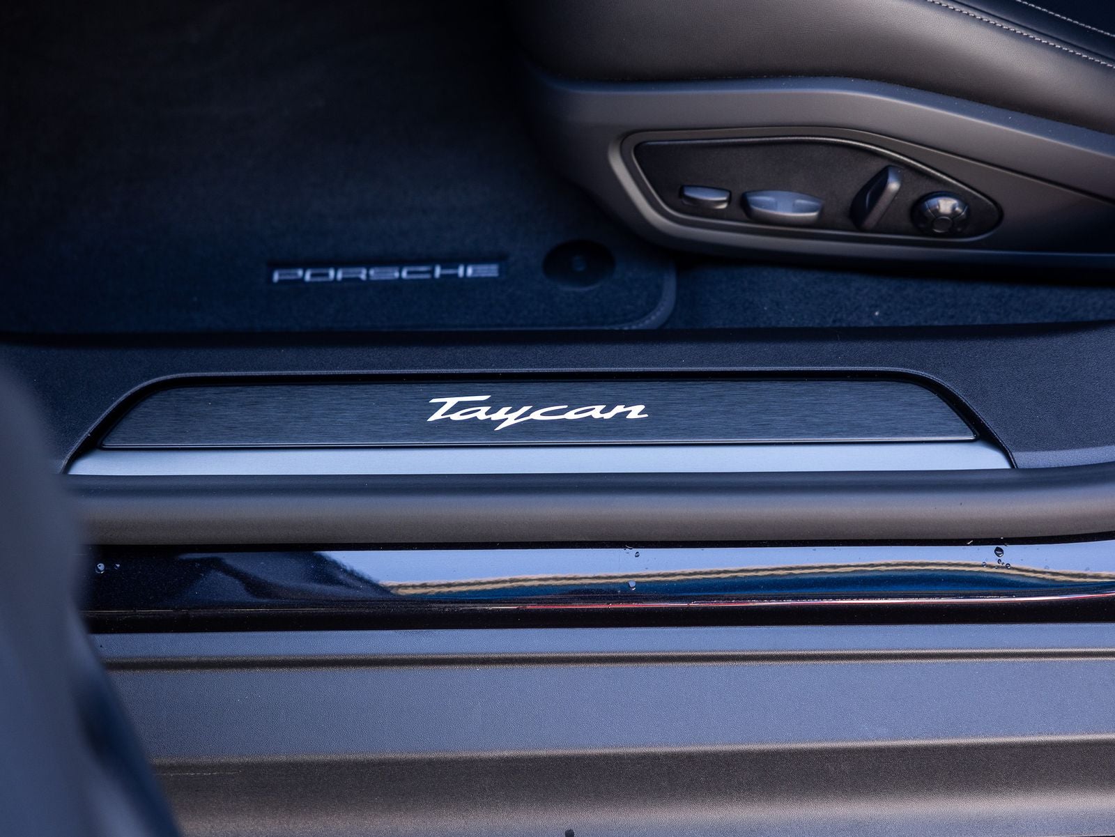 2026 Porsche Taycan Taycan Black Edition