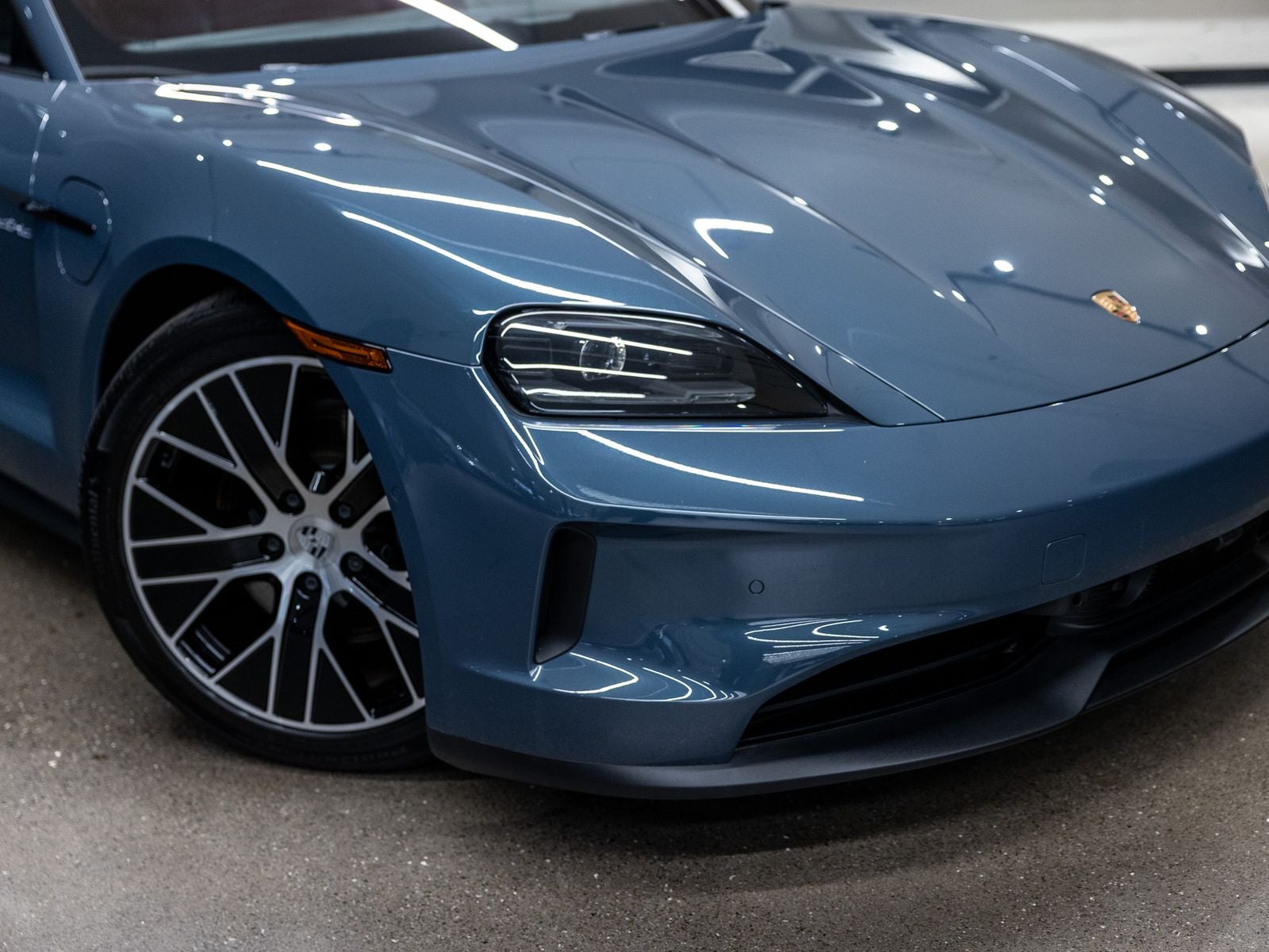 2025 Porsche Taycan Base - Photo 16