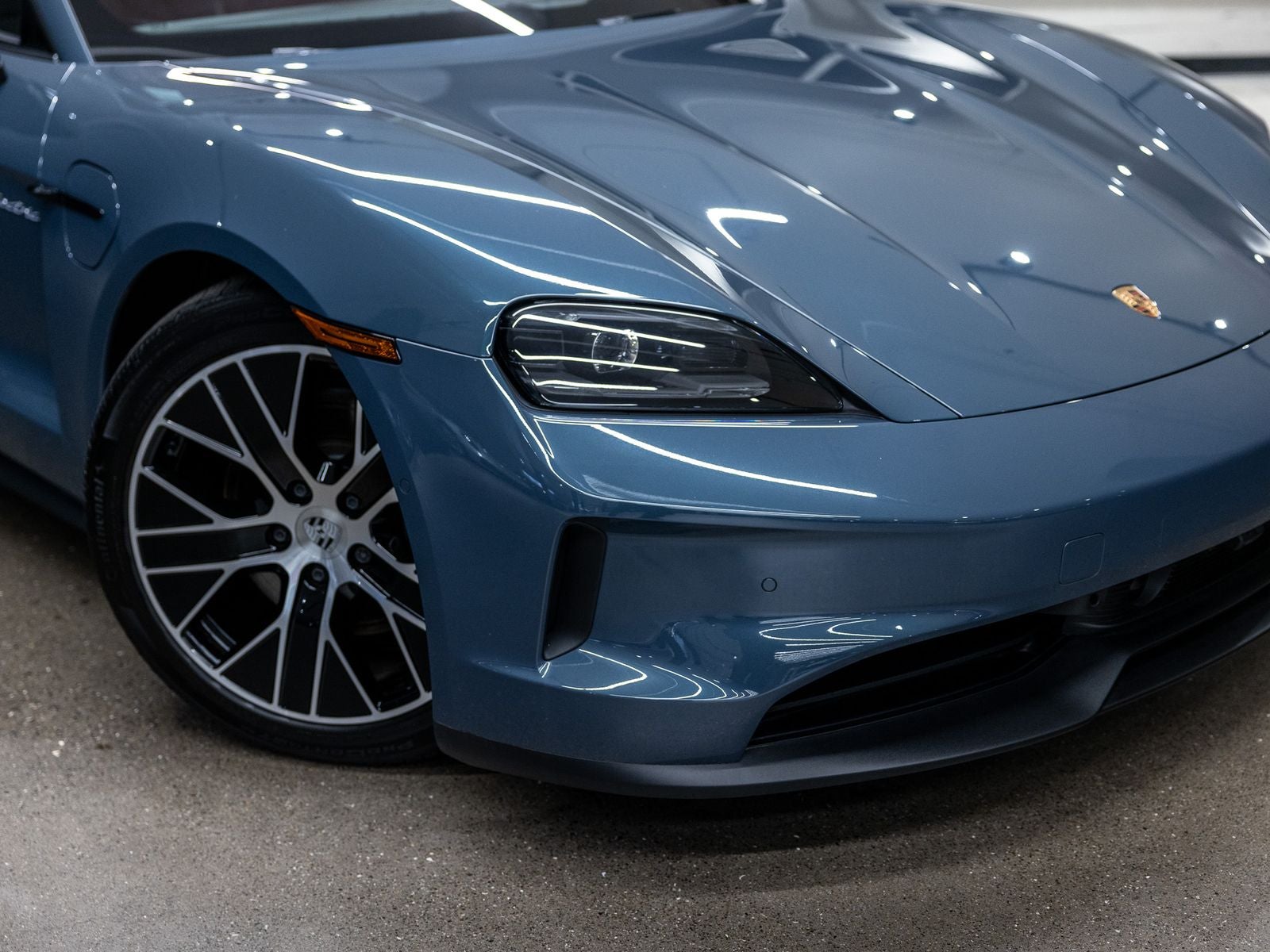 2025 Porsche Taycan Base - Photo 17