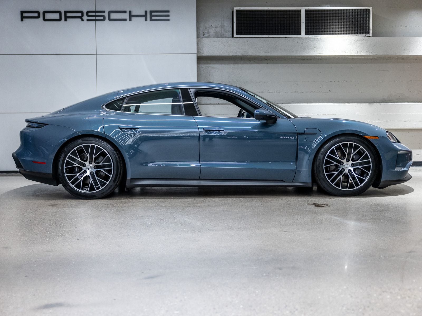 2025 Porsche Taycan Base - Photo 20