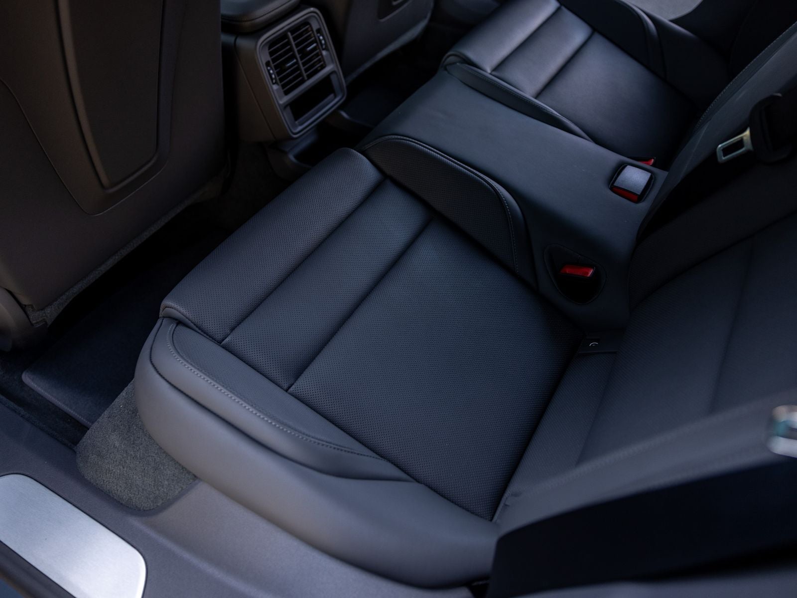 2025 Porsche Taycan Base - Photo 52