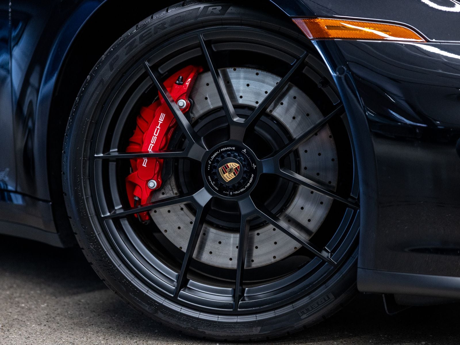 2025 Porsche 911 Carrera 4 GTS