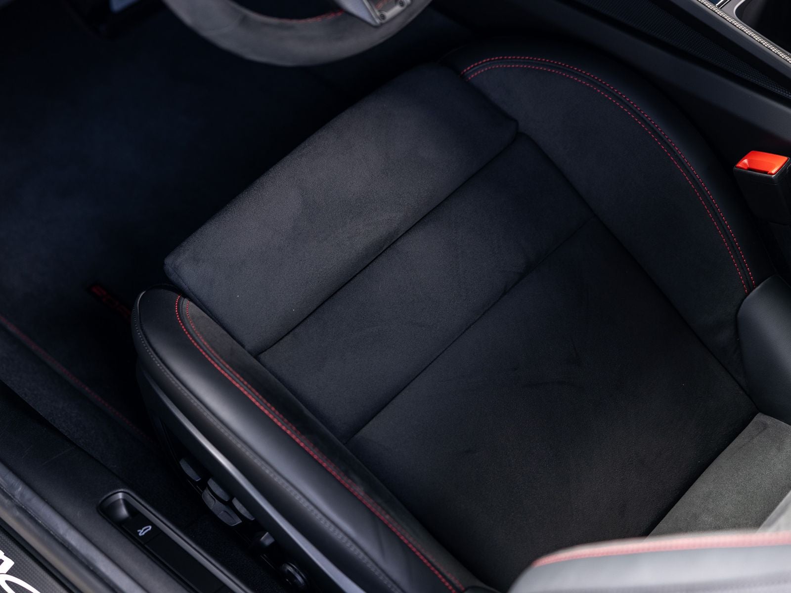 2025 Porsche 911 Carrera 4 GTS