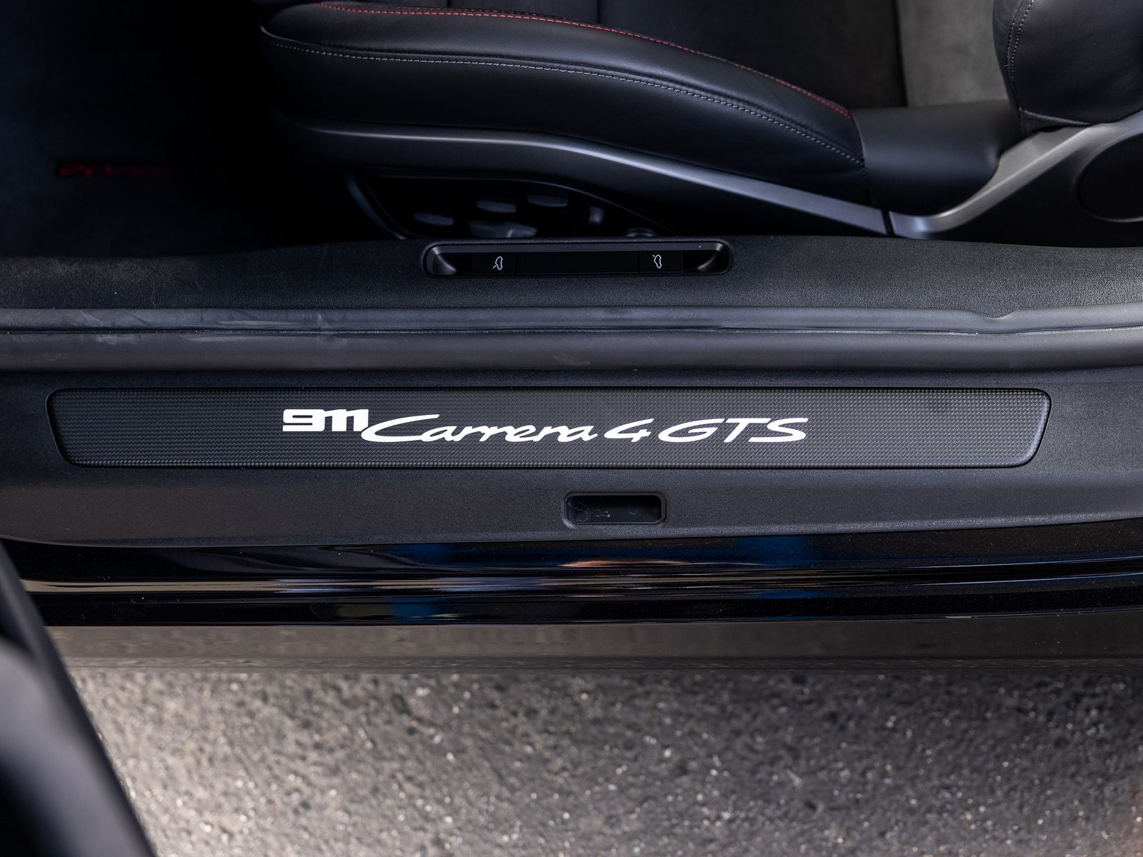 2025 Porsche 911 Carrera 4 GTS