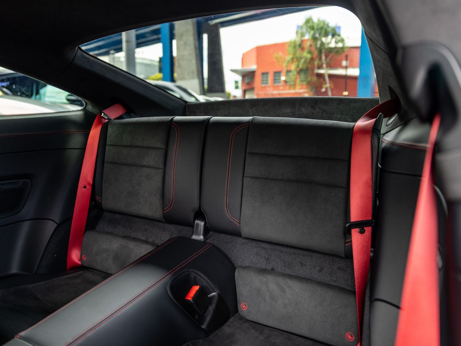 2025 Porsche 911 Carrera 4 GTS