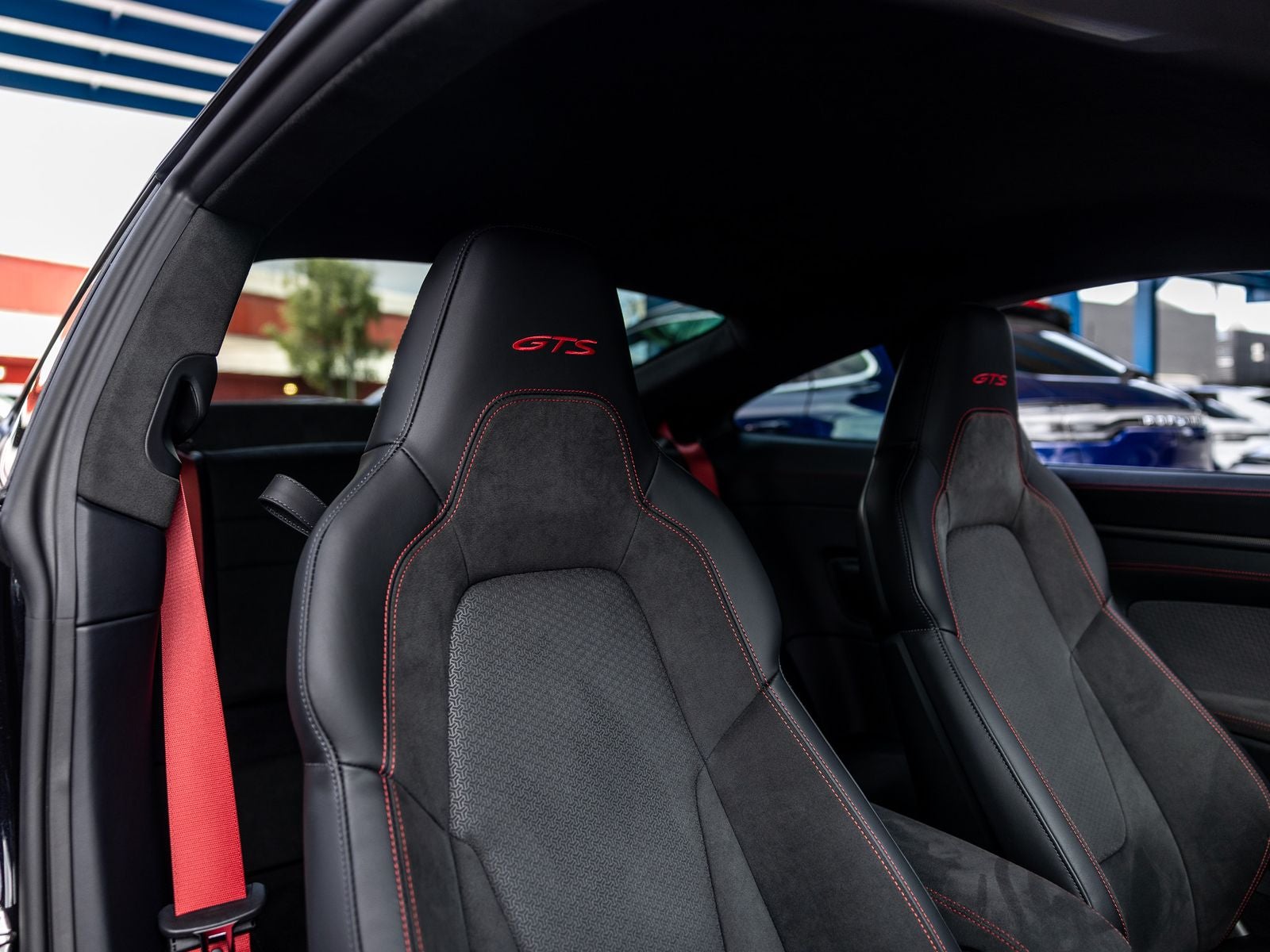 2025 Porsche 911 Carrera 4 GTS