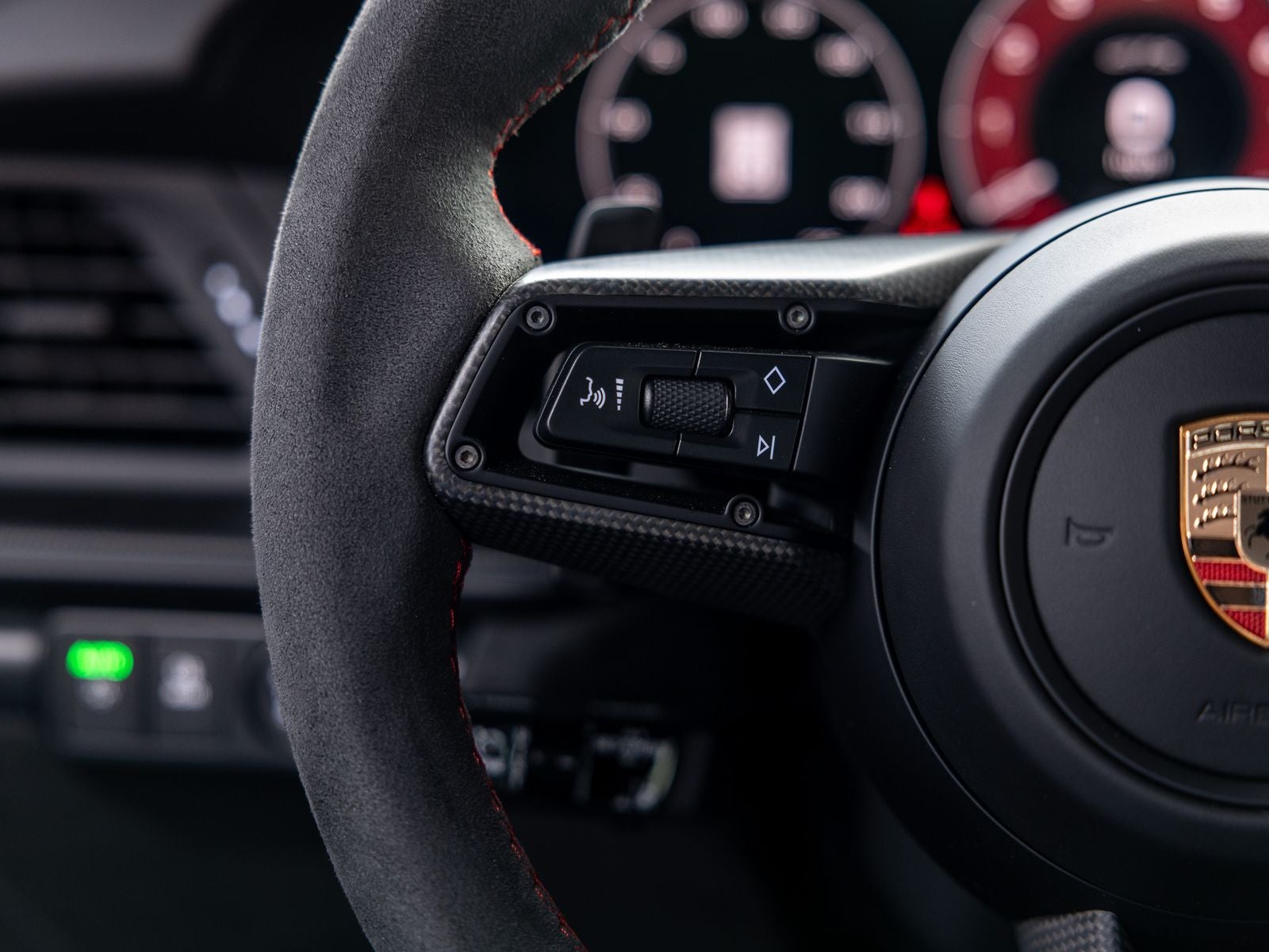 2025 Porsche 911 Carrera 4 GTS