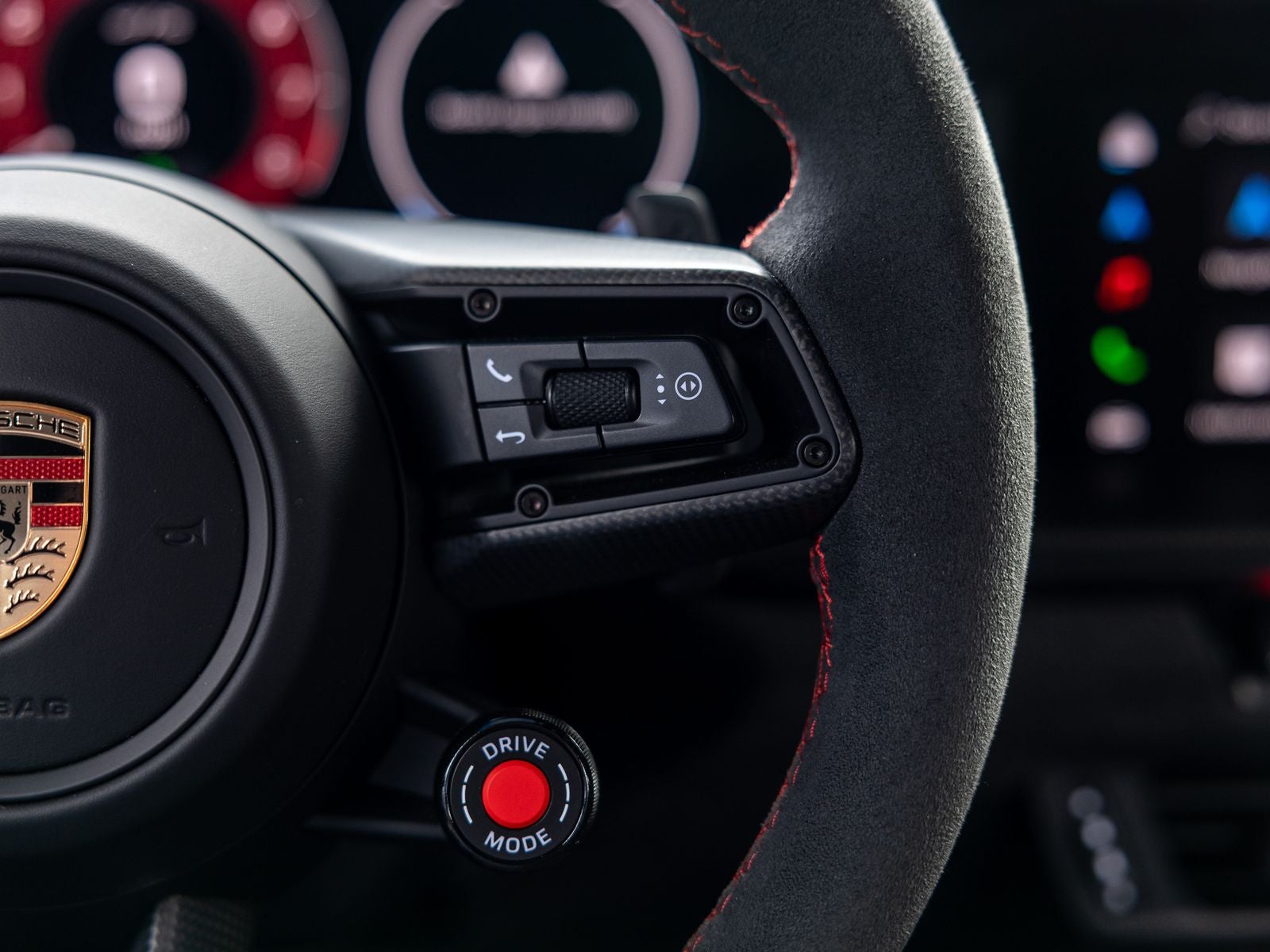 2025 Porsche 911 Carrera 4 GTS