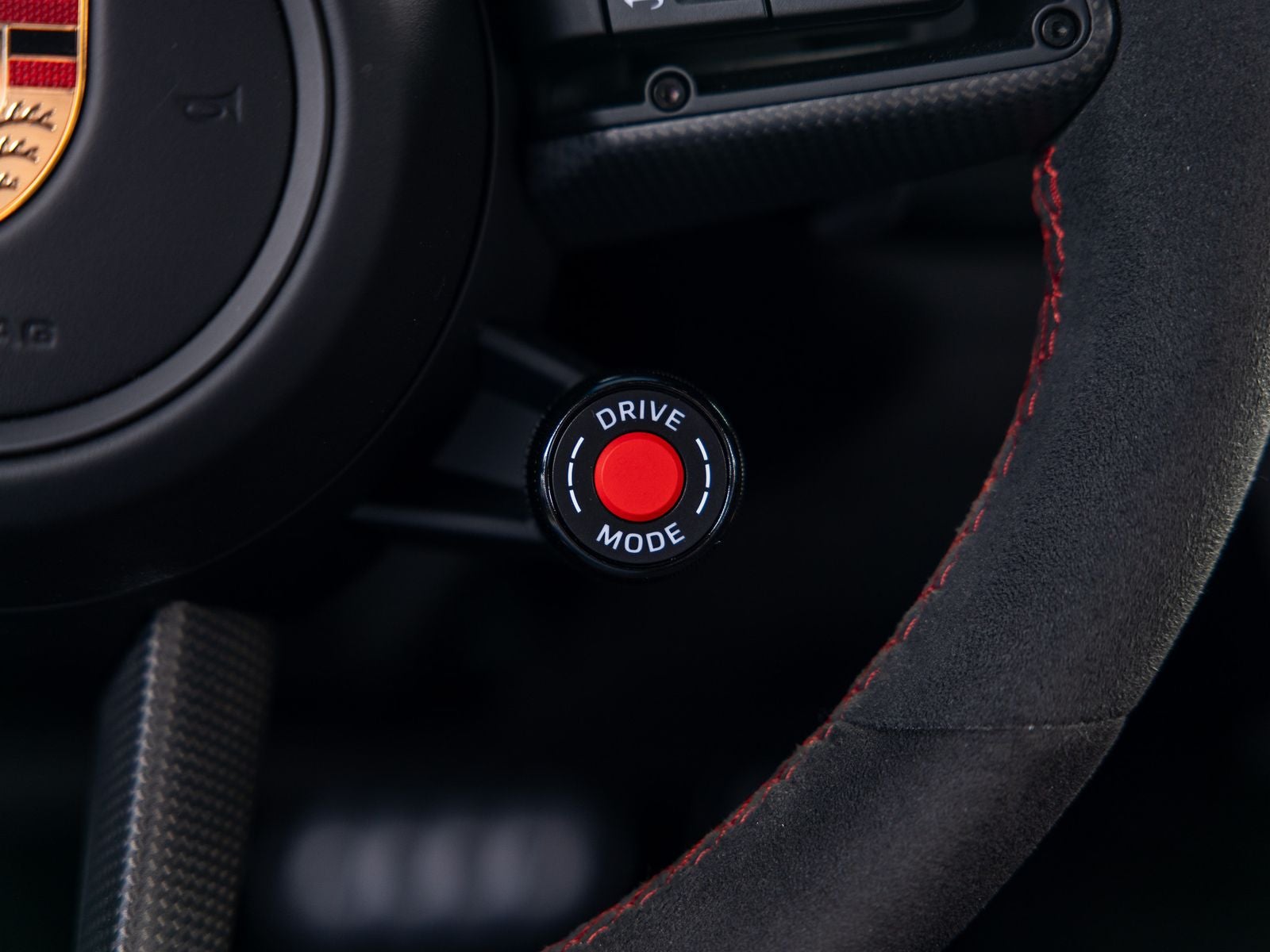2025 Porsche 911 Carrera 4 GTS