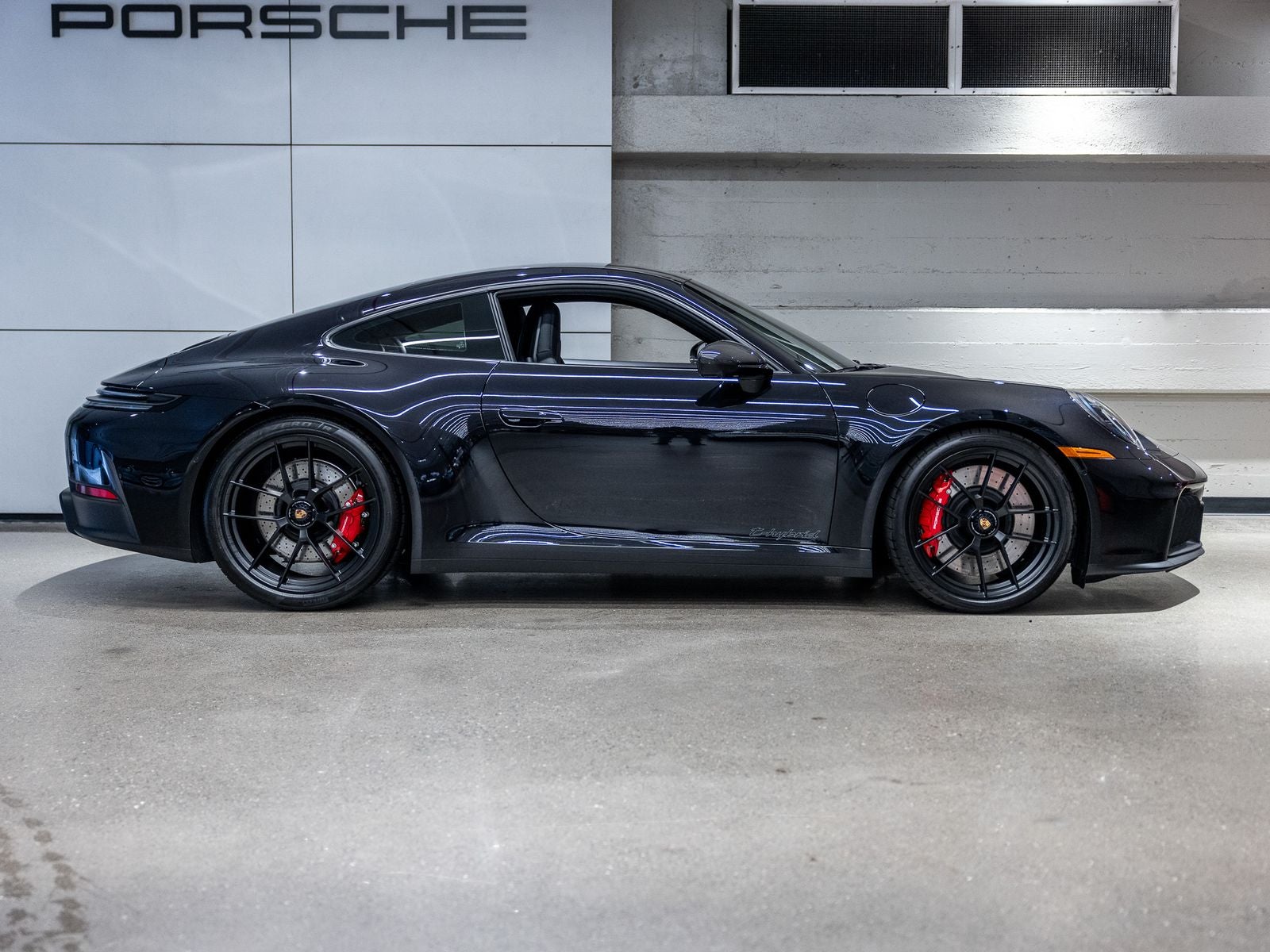 2025 Porsche 911 Carrera 4 GTS