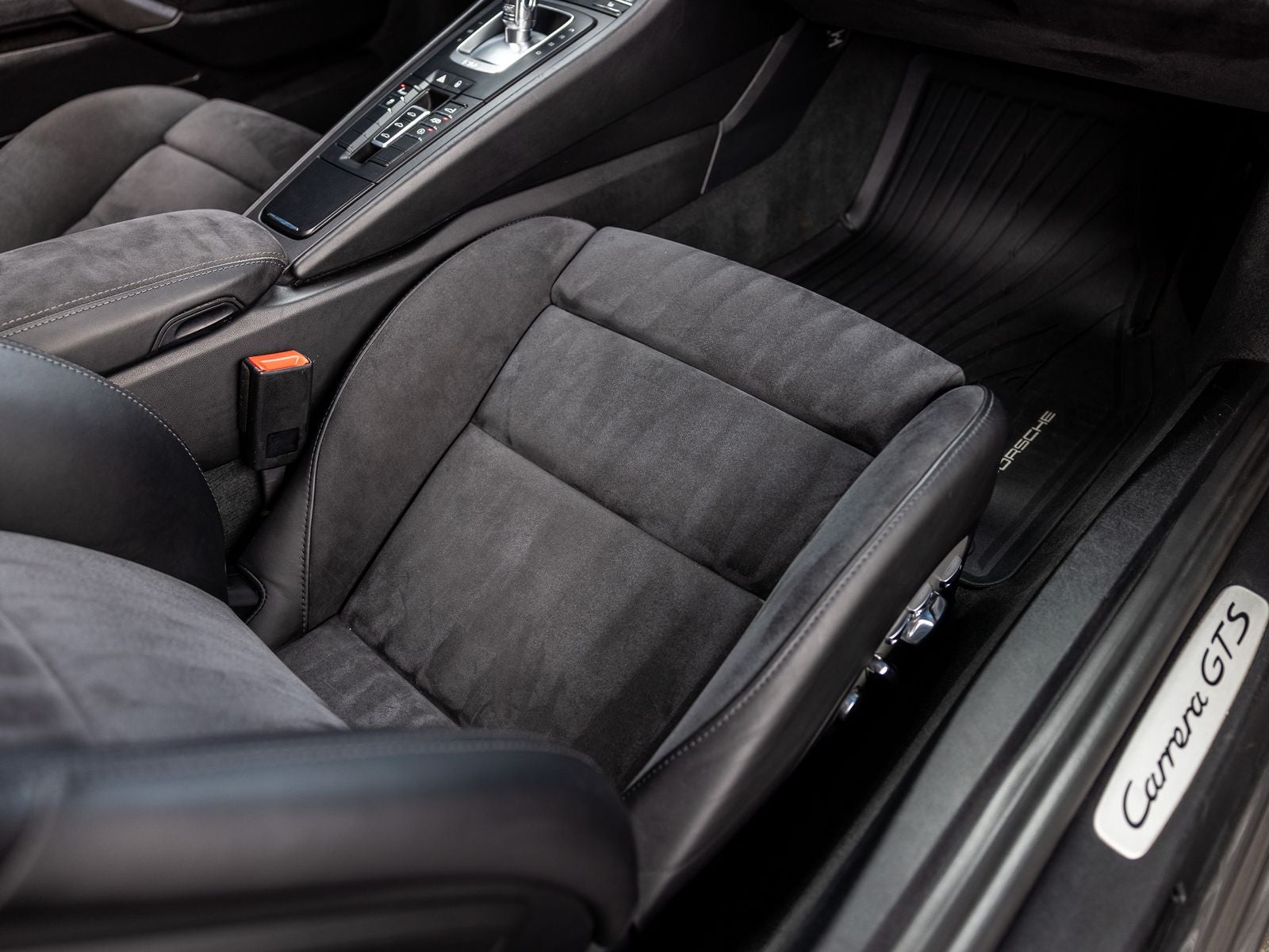 2018 Porsche 911 Carrera GTS