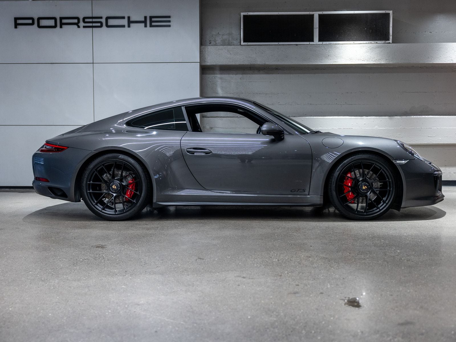 2018 Porsche 911 Carrera GTS