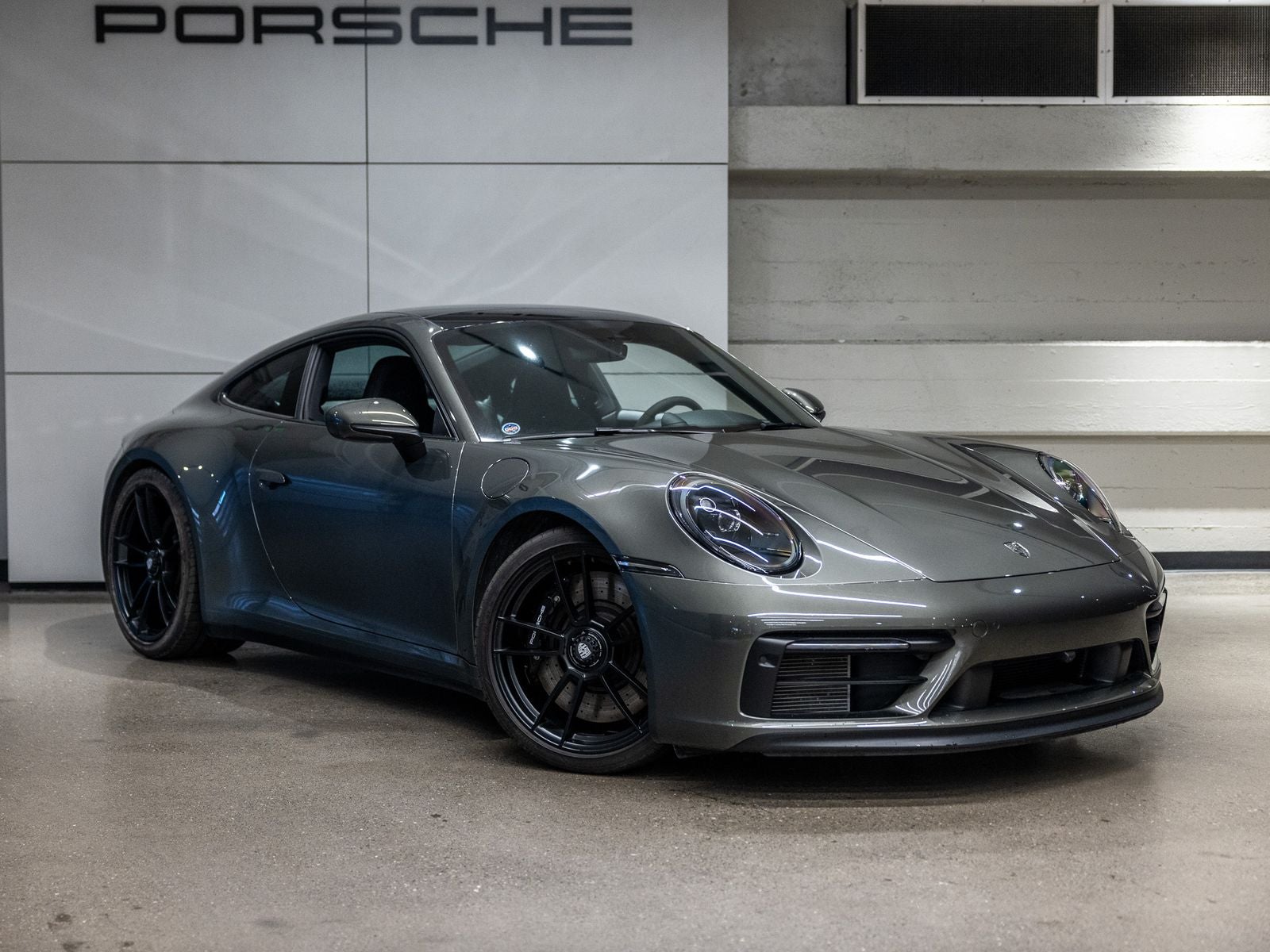 2024 Porsche 911 Carrera 4 GTS