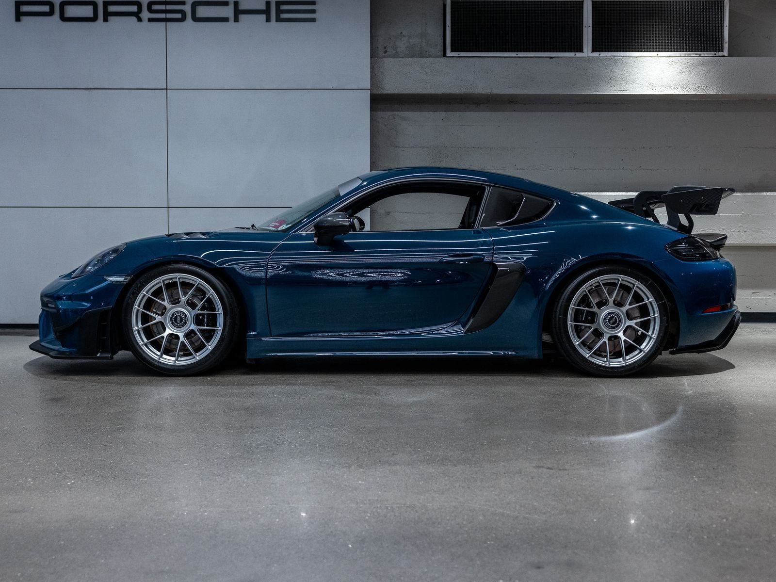 2023 Porsche 718 Cayman GT4 RS
