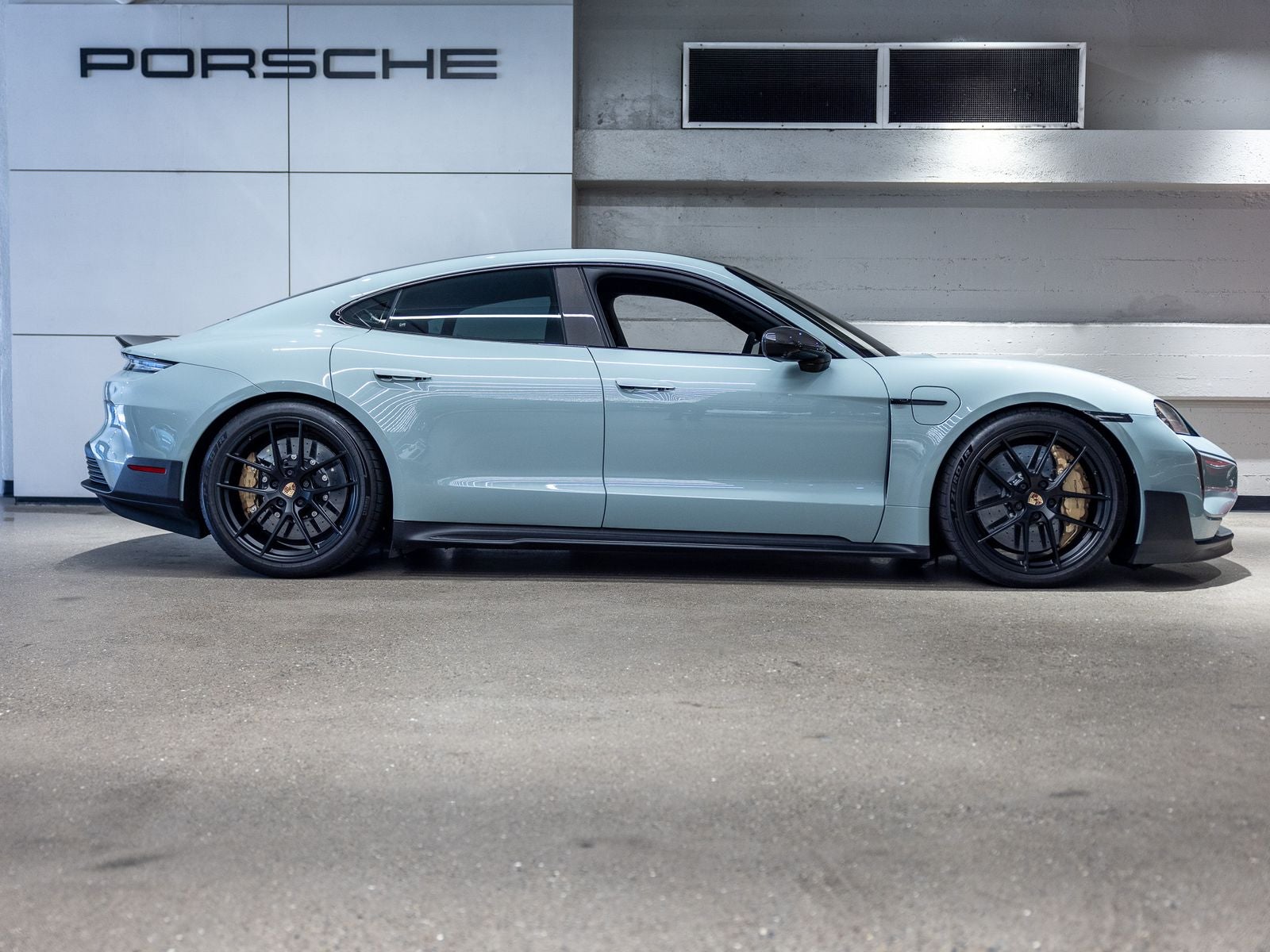 2025 Porsche Taycan Turbo GT