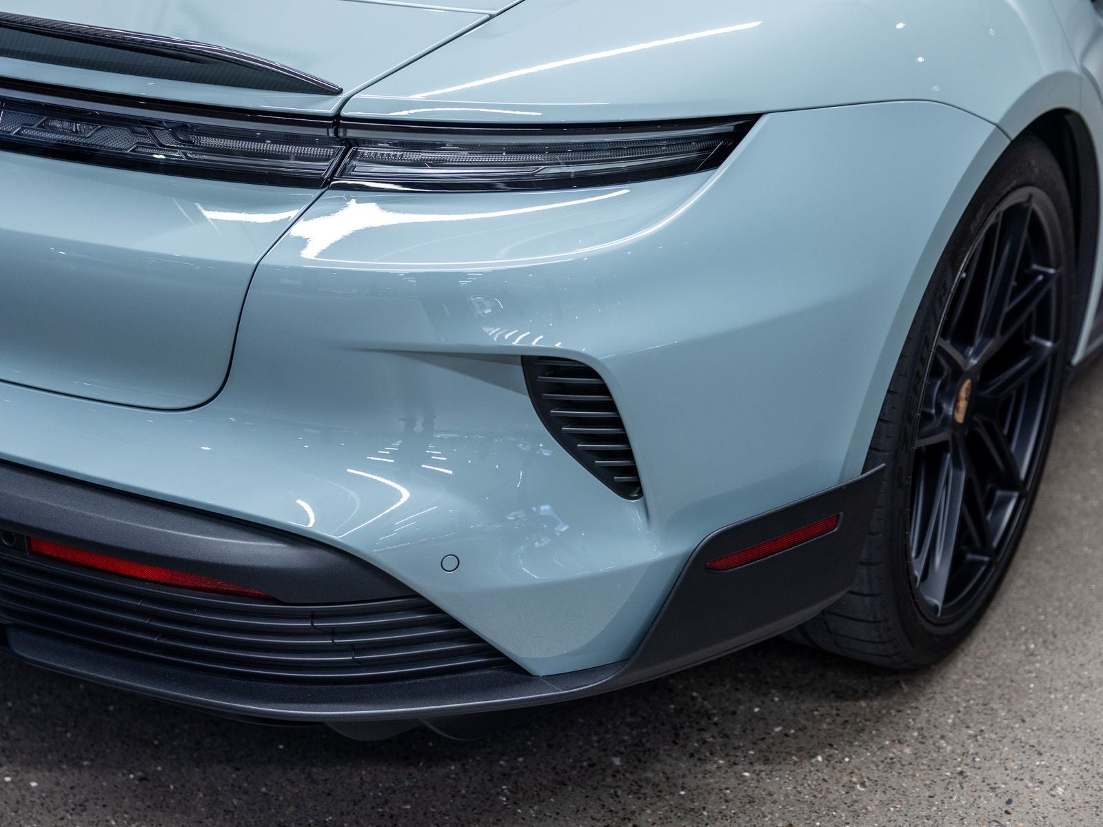 2025 Porsche Taycan Turbo GT