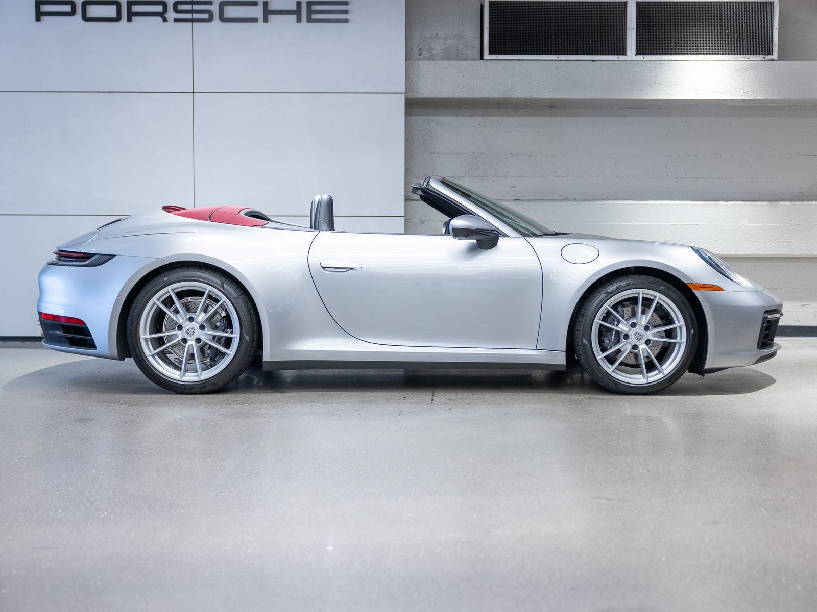 2024 Porsche 911 Carrera Cabriolet