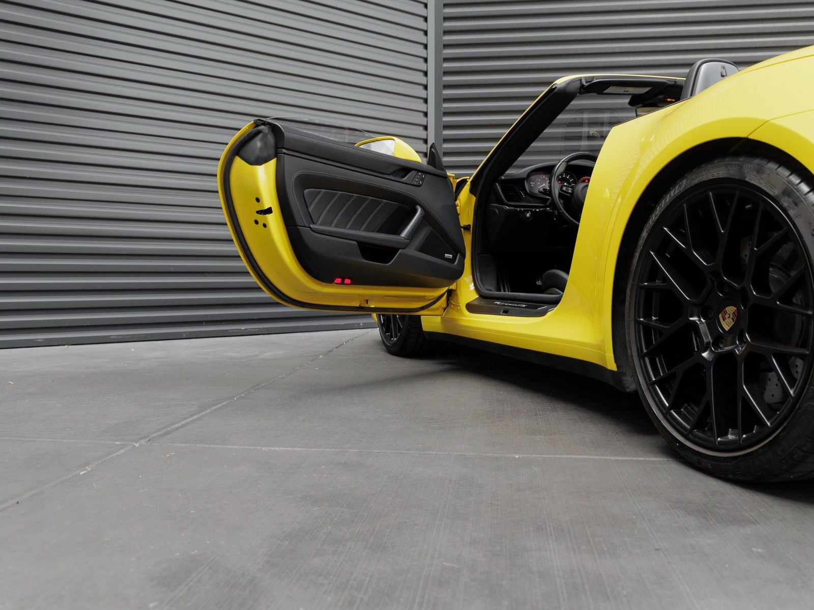 2023 Porsche 911 Carrera 4 GTS