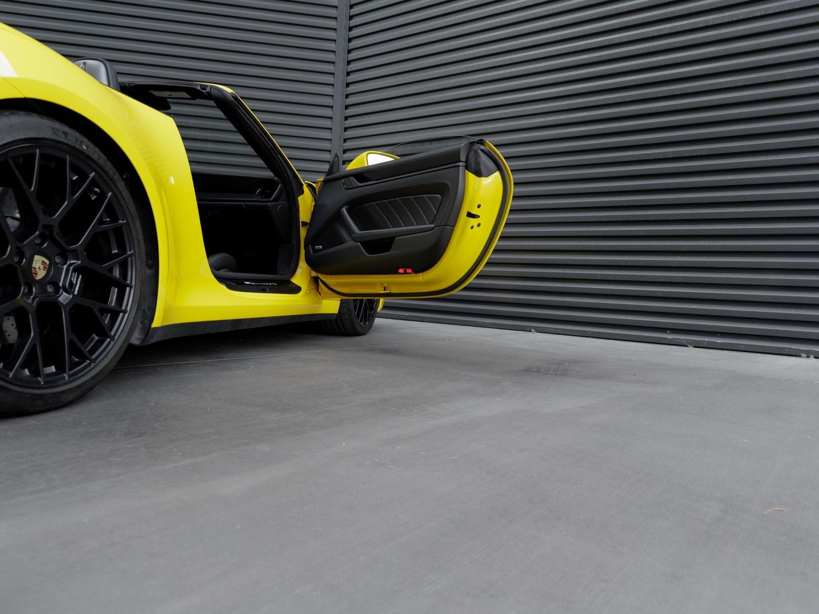 2023 Porsche 911 Carrera 4 GTS