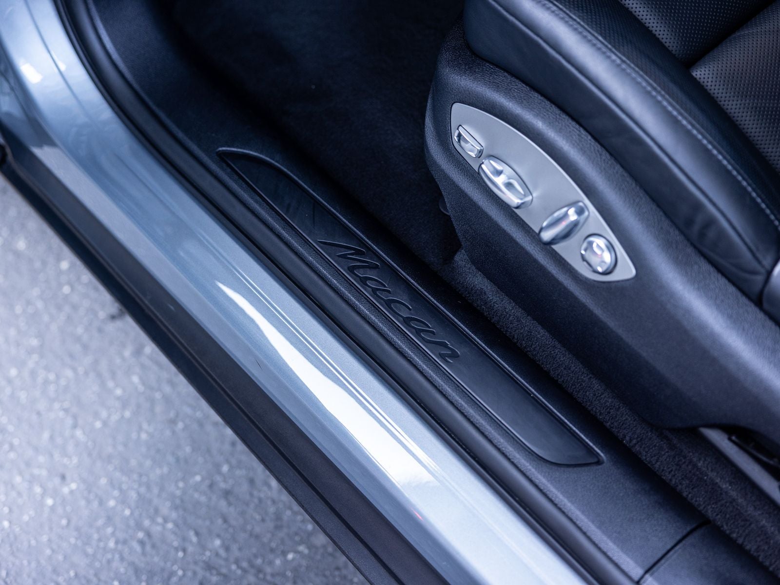 2025 Porsche Macan Base