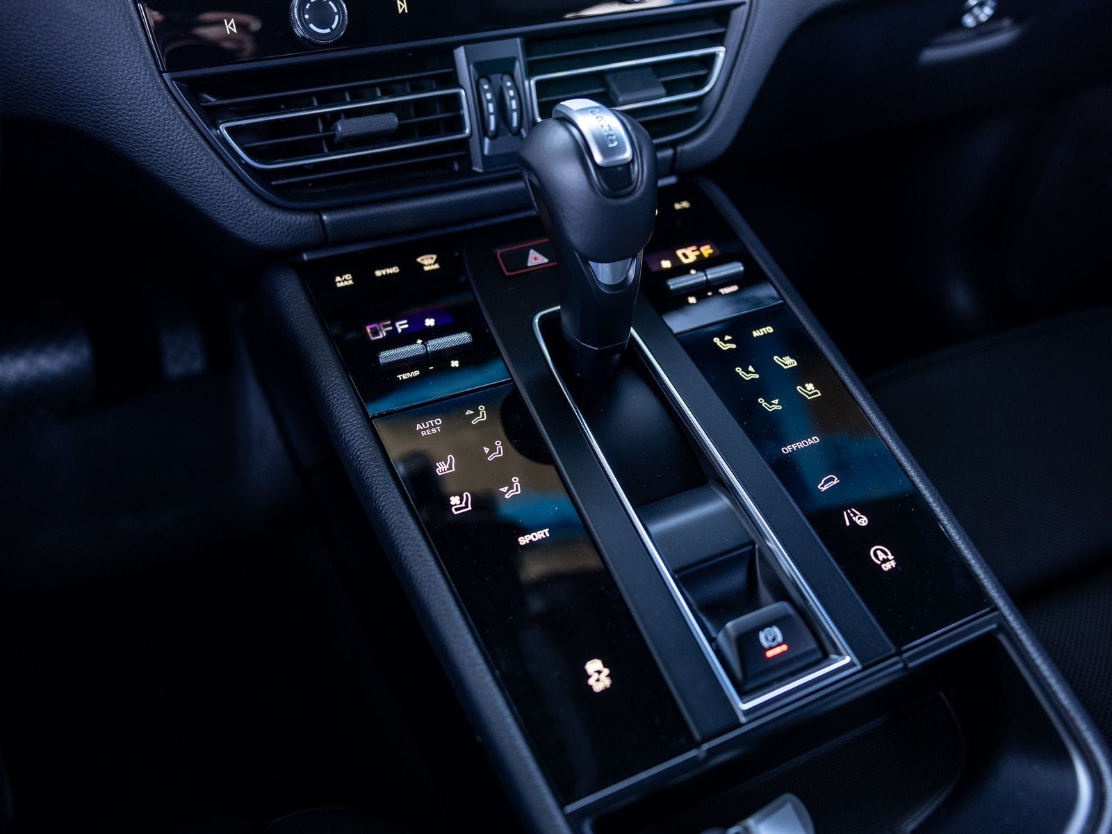 2025 Porsche Macan Base