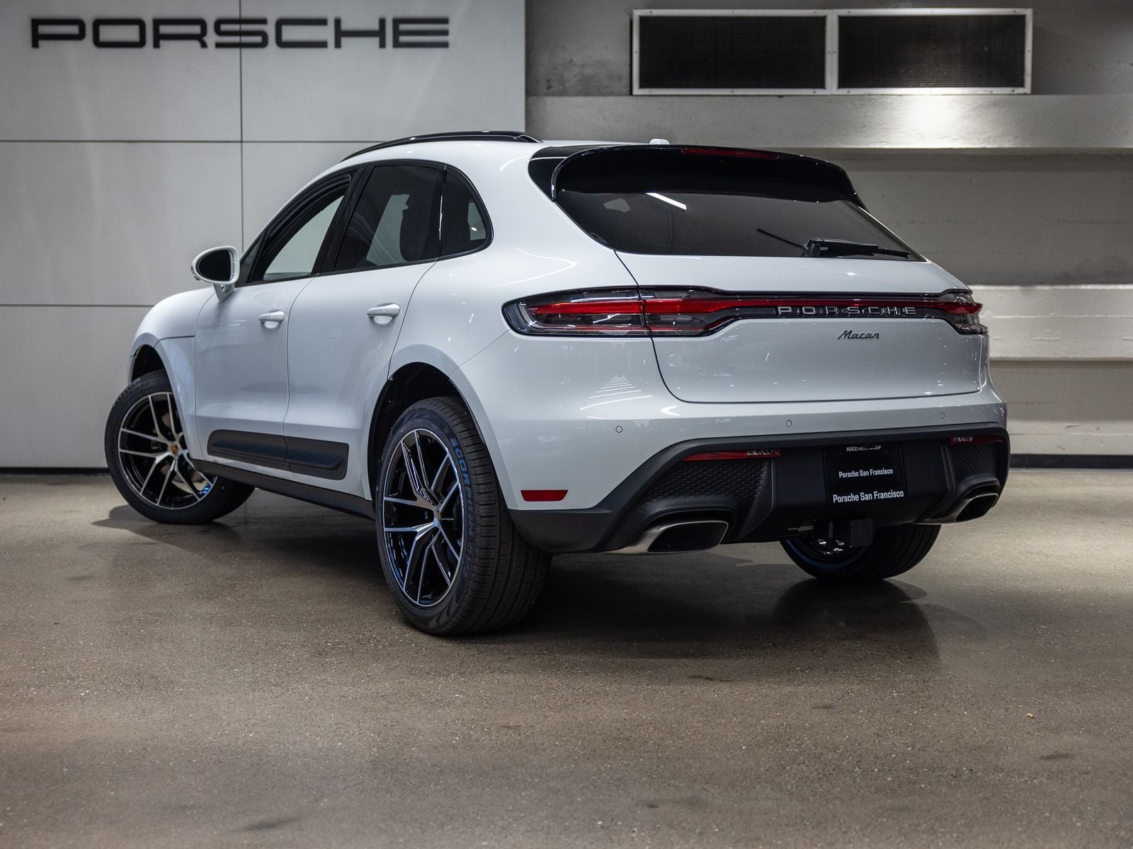 2025 Porsche Macan Base