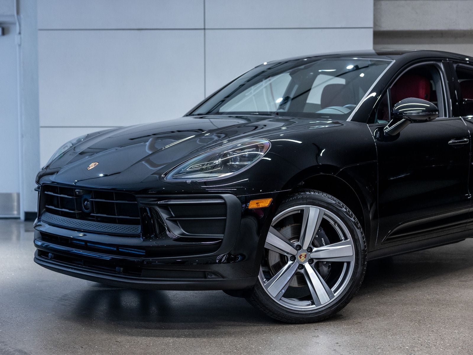 2025 Porsche Macan Base
