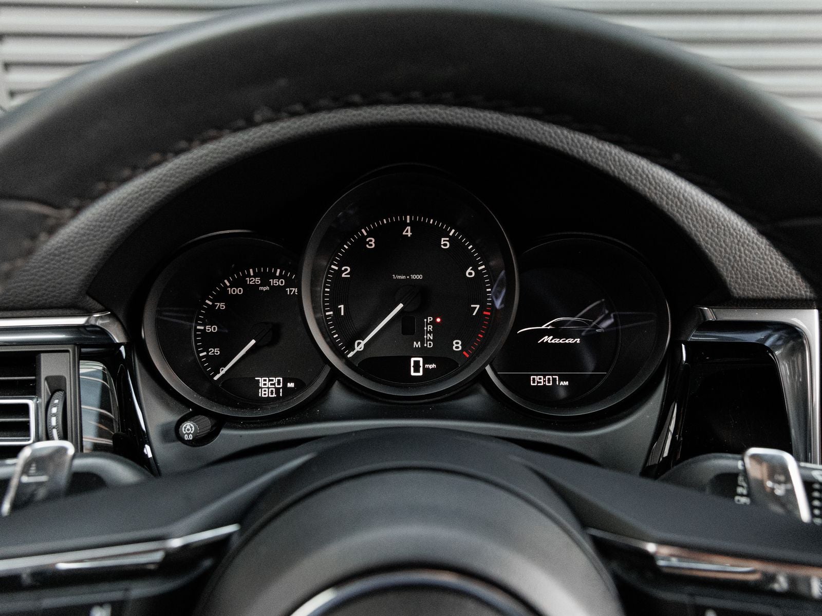 2025 Porsche Macan Base