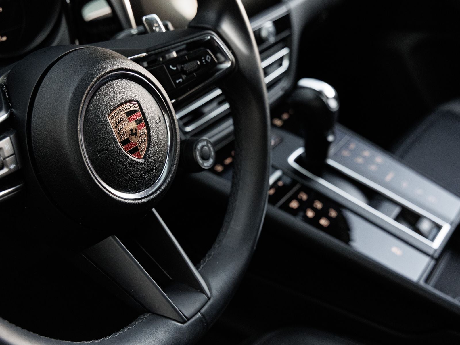 2025 Porsche Macan Base
