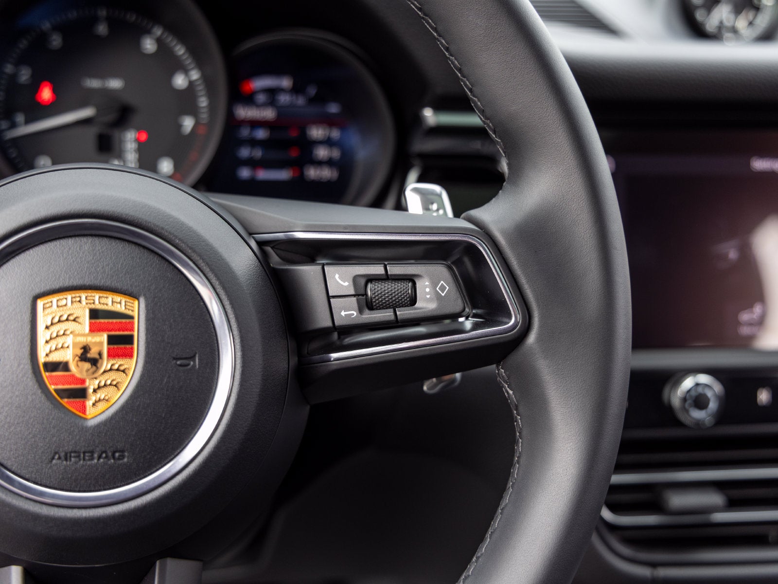 2026 Porsche Macan Base