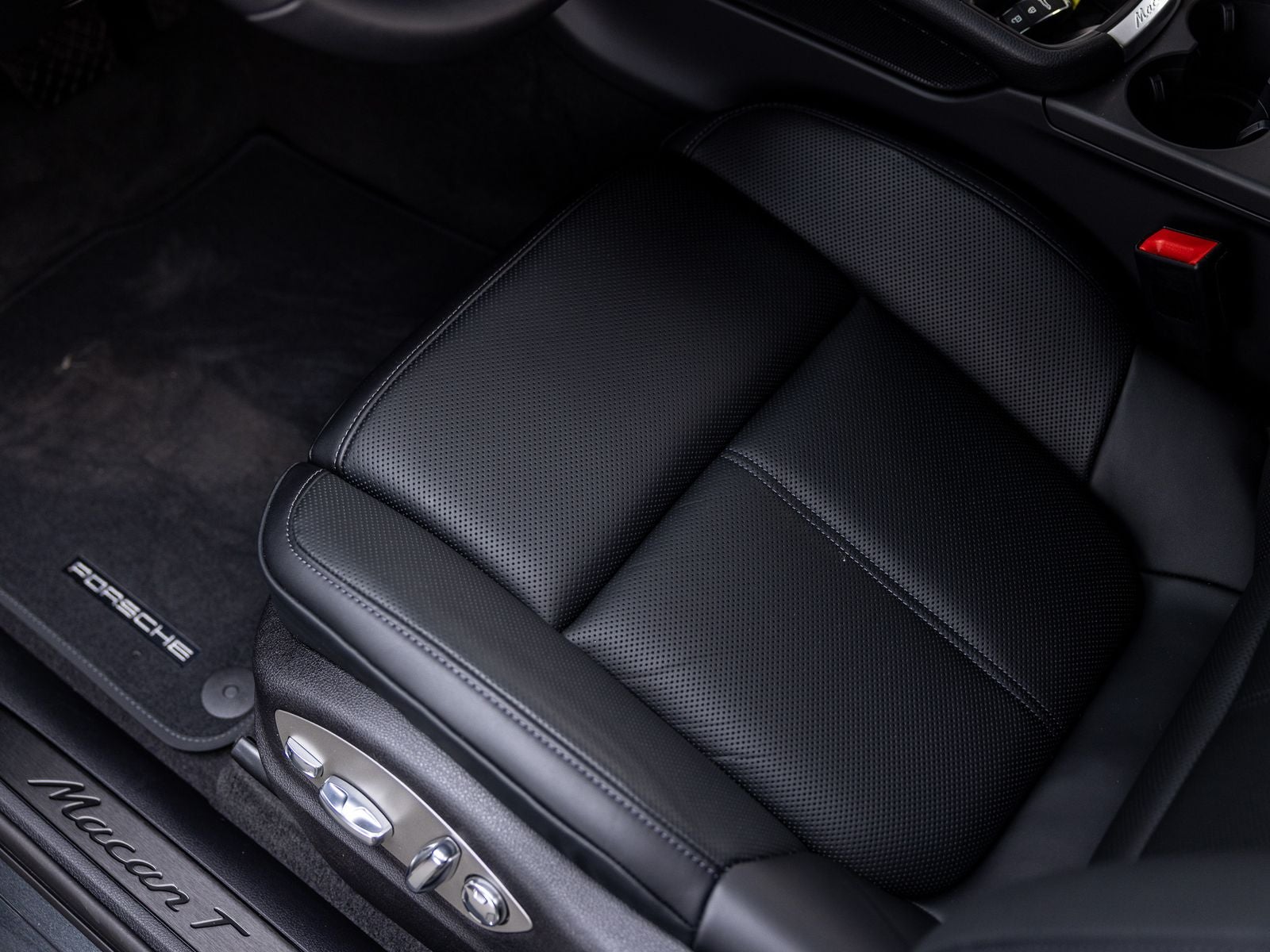 2026 Porsche Macan T