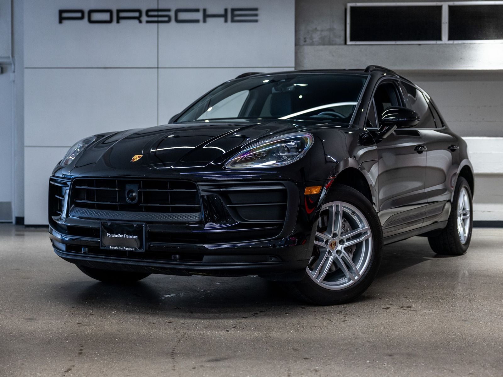 2023 Porsche Macan -'s photo