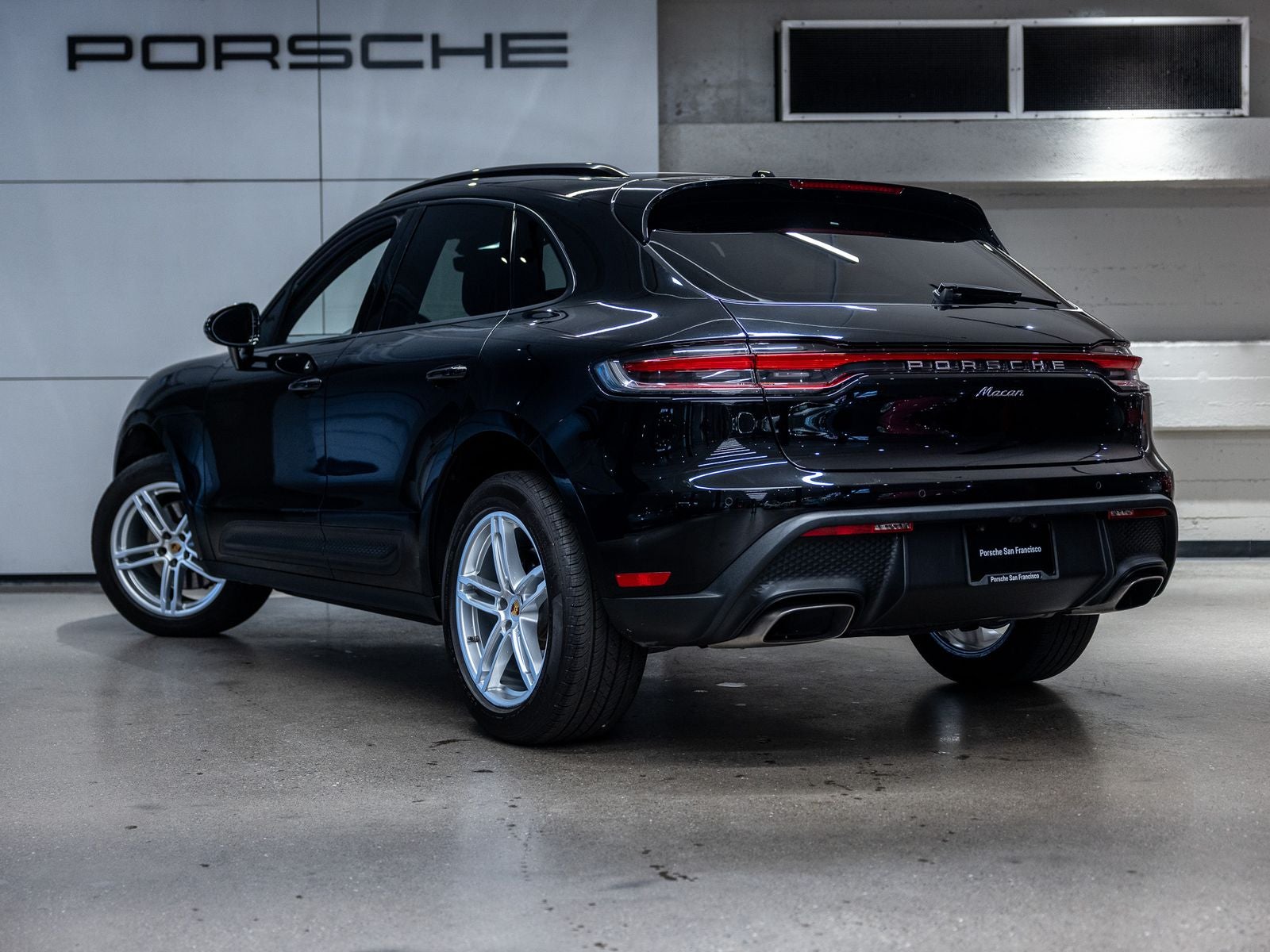 2023 Porsche Macan Base