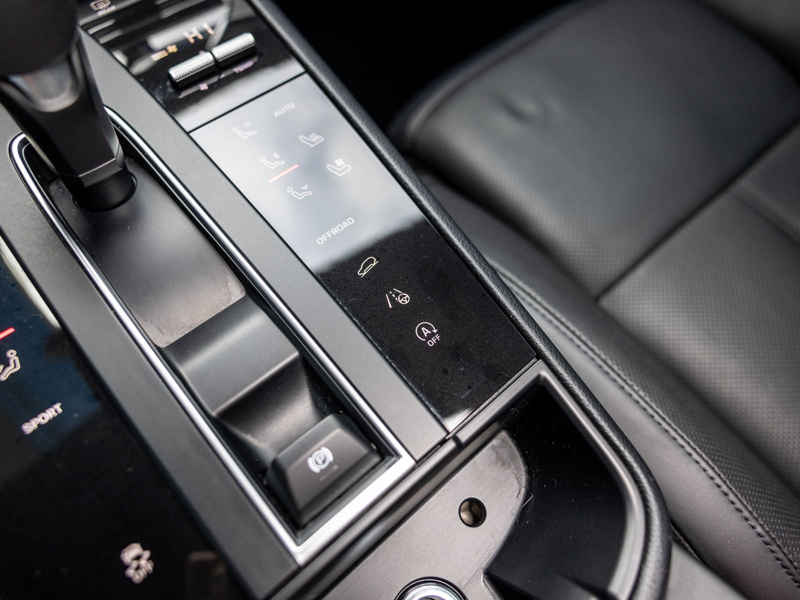 2023 Porsche Macan Base