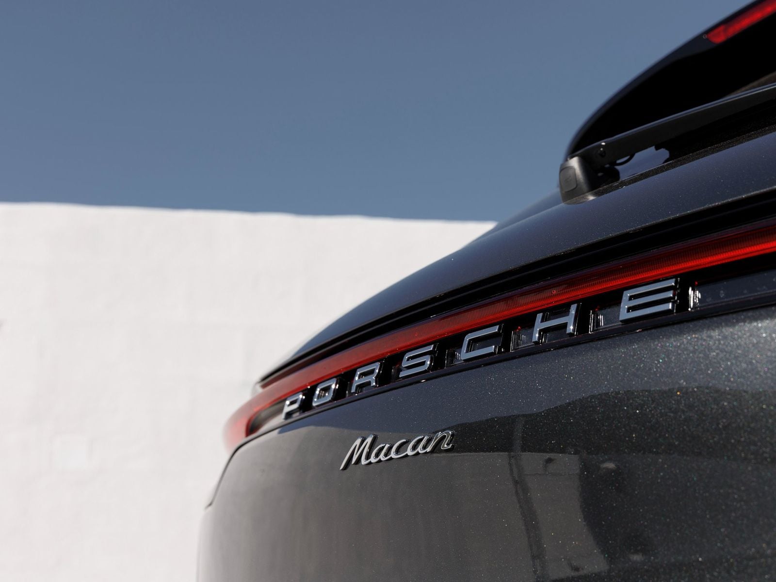 2025 Porsche Macan Base