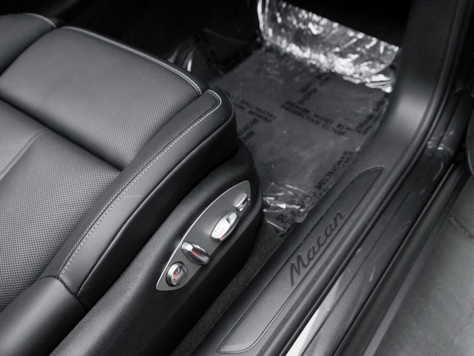 2025 Porsche Macan Base