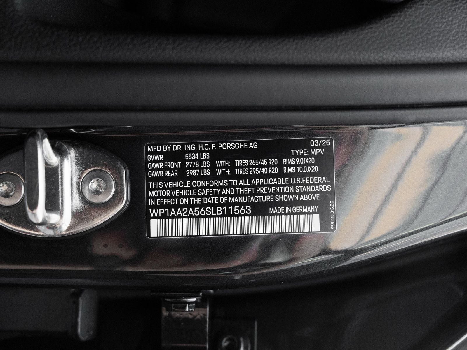 2025 Porsche Macan Base