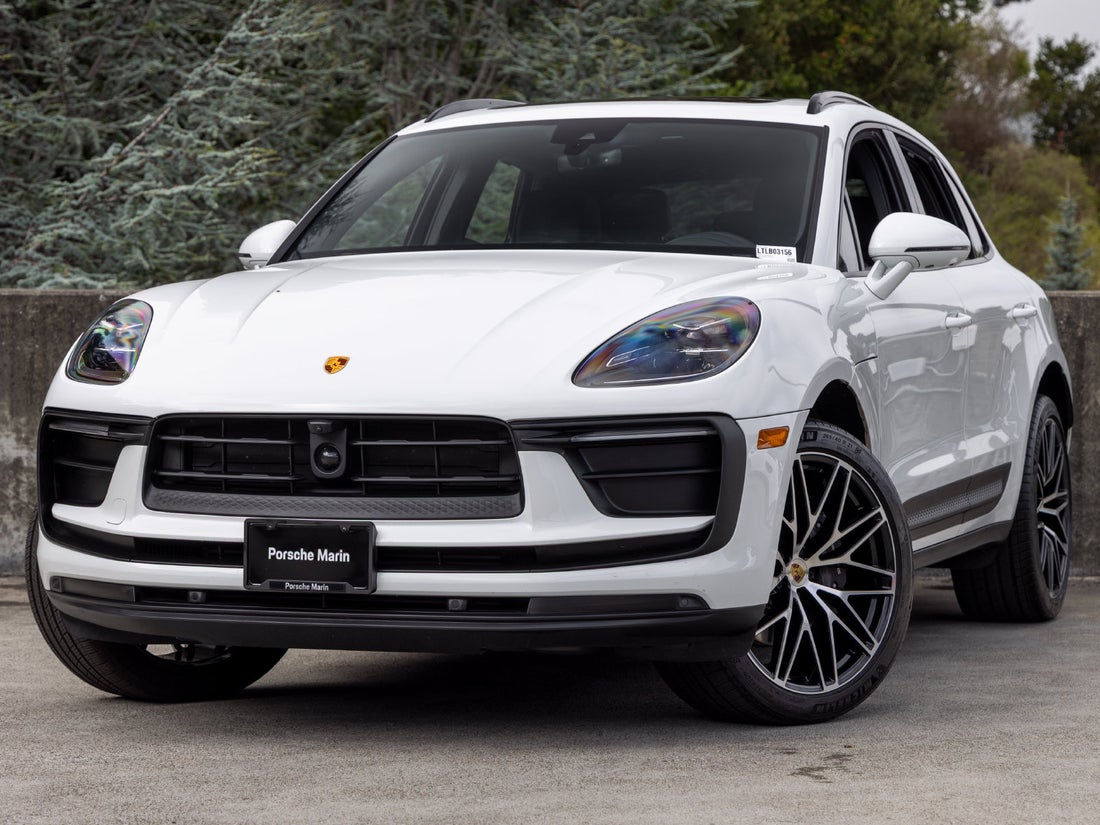 2026 Porsche Macan Base — photo 1 of 68