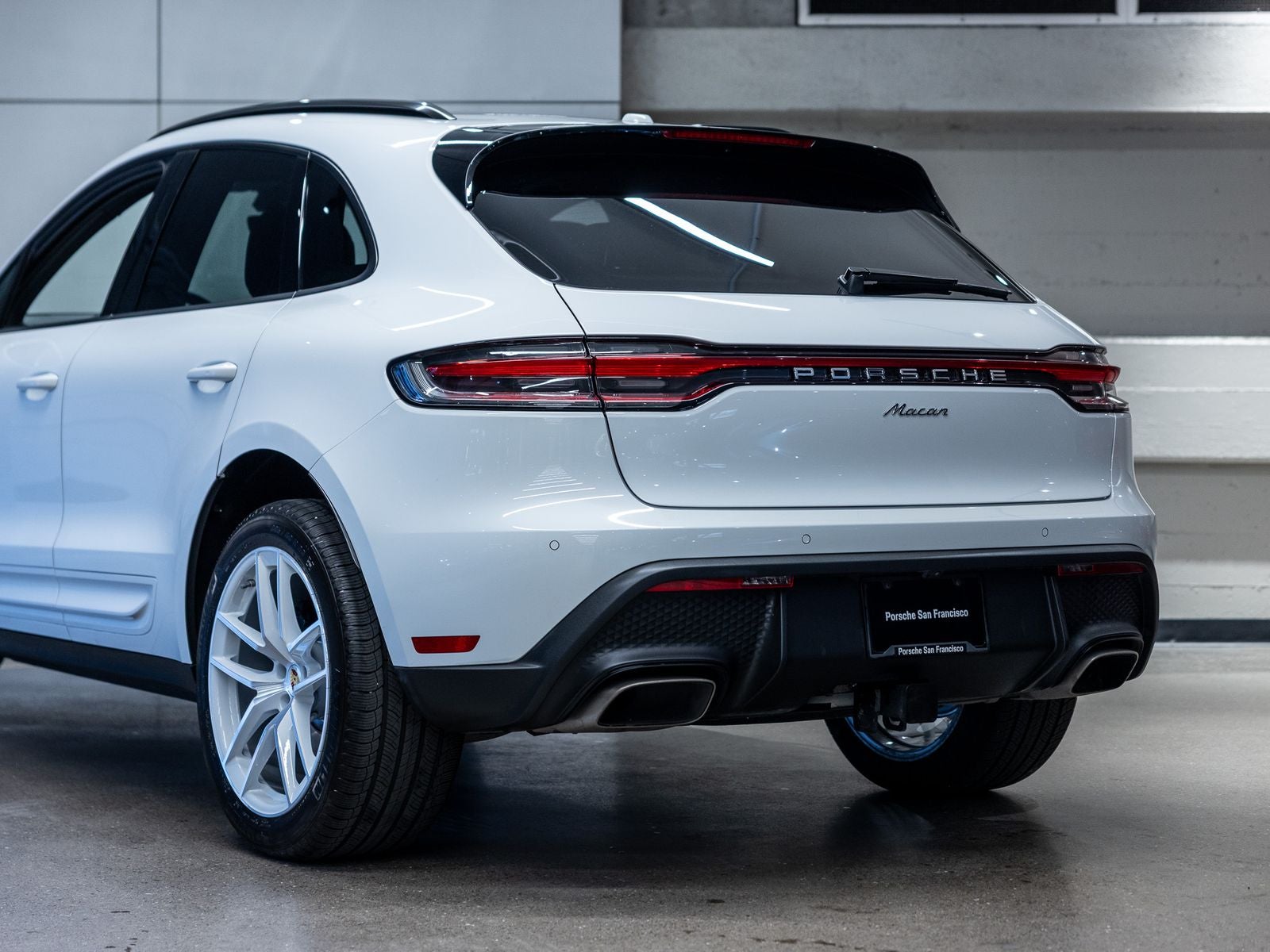2025 Porsche Macan Base